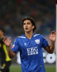 AG真人官网-38岁中超旧将想复出踢跨洲附加赛，玻利维亚主帅婉拒：一年没踢球