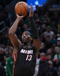 AG真人-斯普利特：阿德巴约能拉开空间 防他很有挑战 我们中锋要站好位置